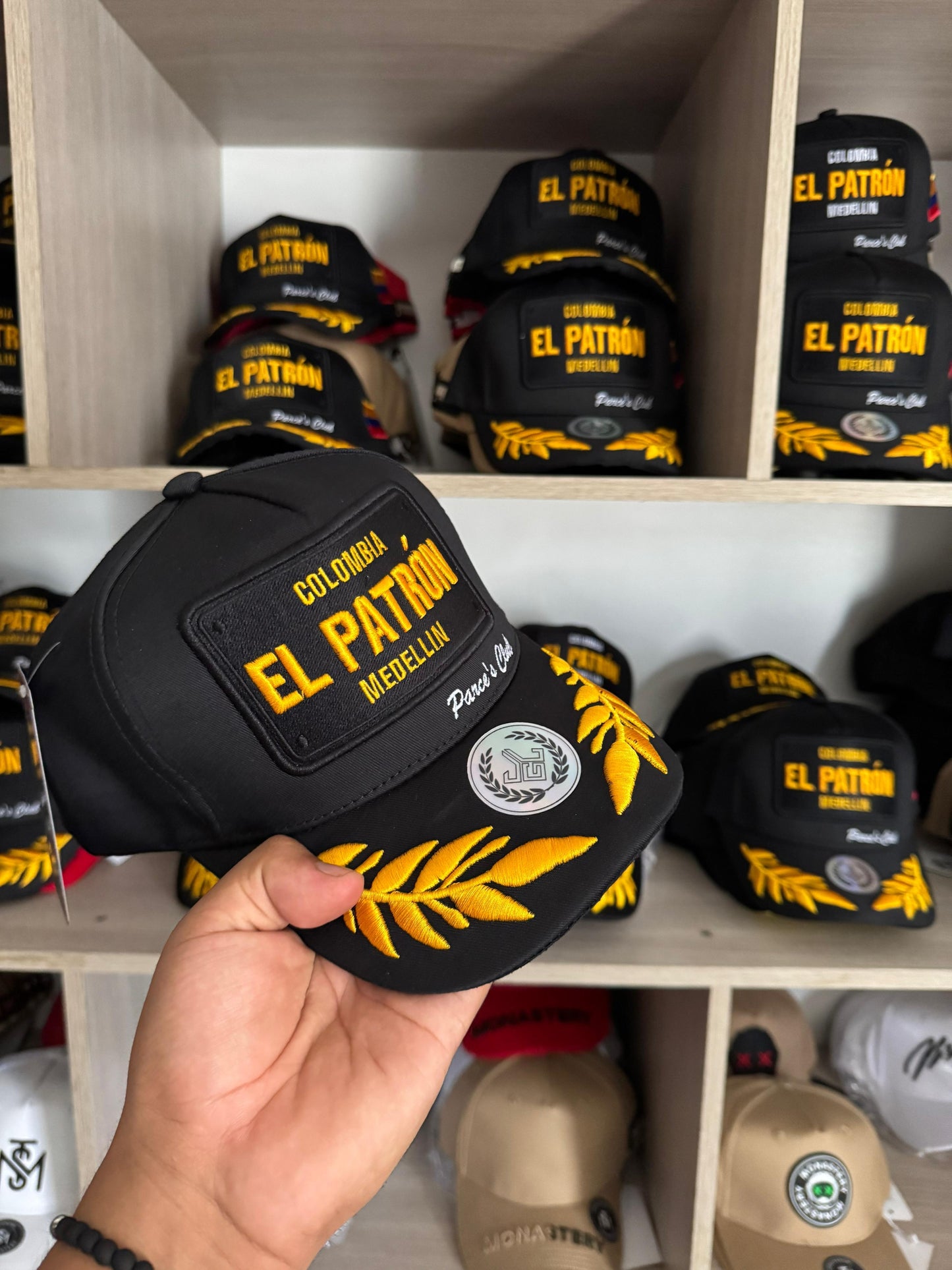 Gorra bélica el patrón medellín