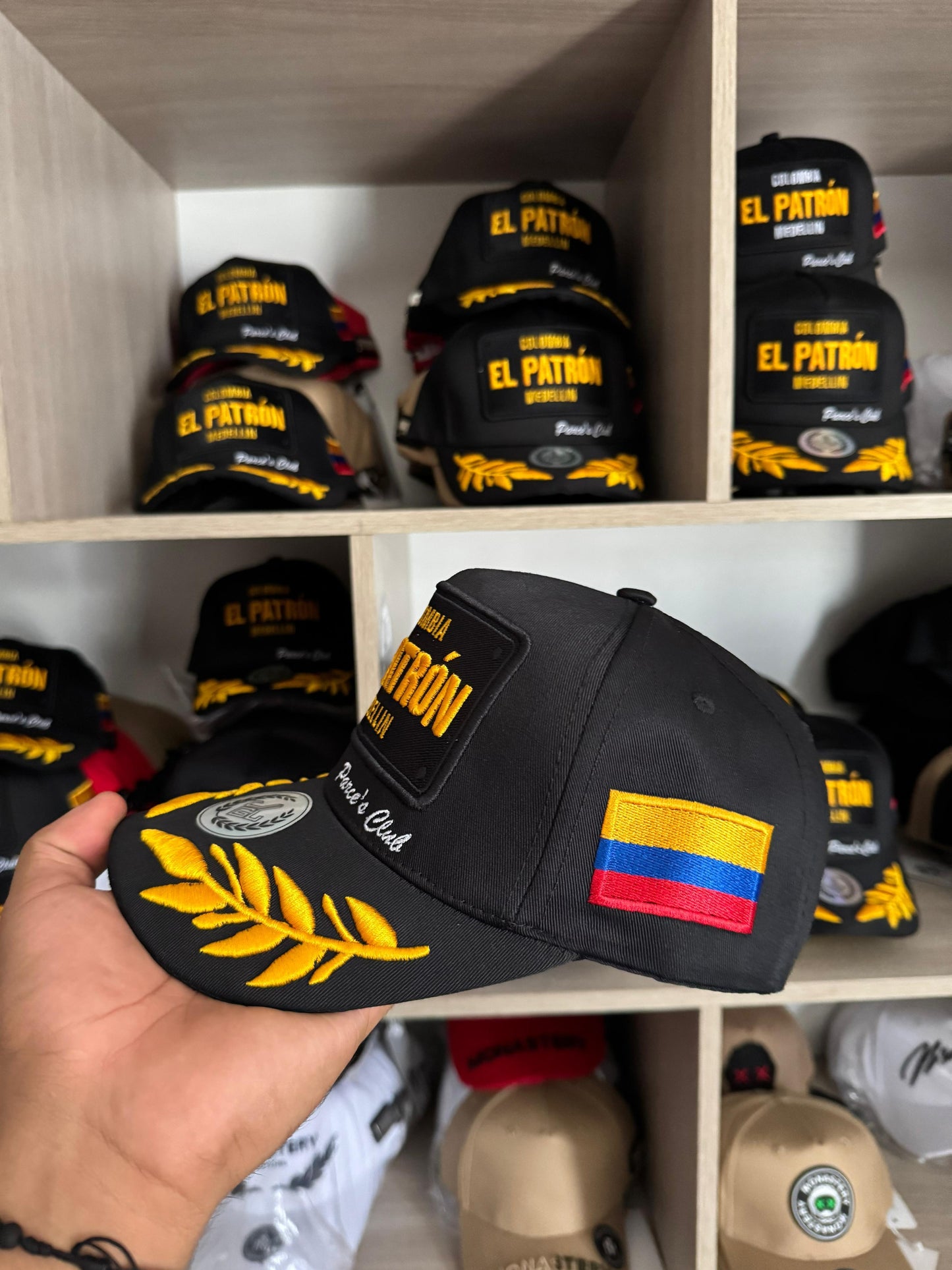 Gorra bélica el patrón medellín