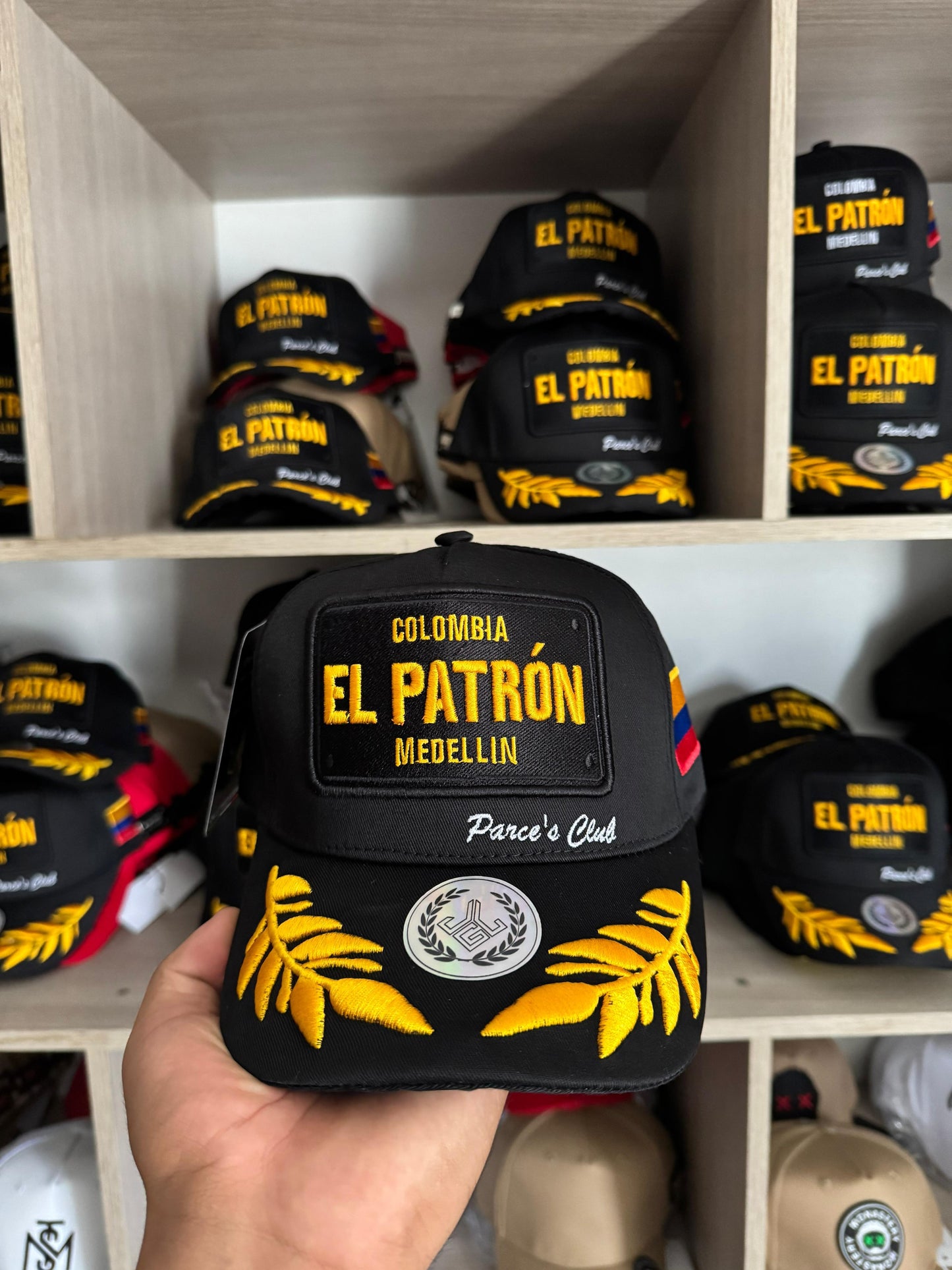 Gorra bélica el patrón medellín